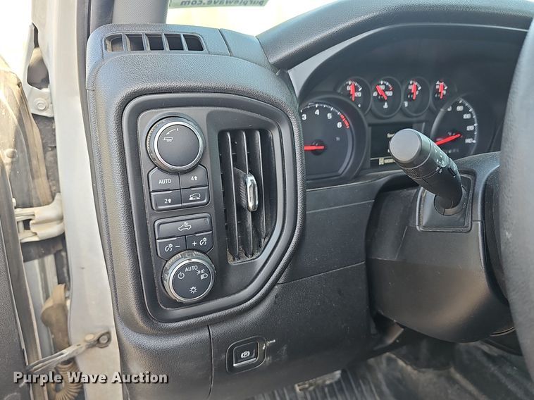 image for item DQ4371 2020 Chevrolet Silverado 1500 Crew Cab pickup truck