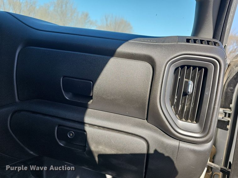 image for item DQ4371 2020 Chevrolet Silverado 1500 Crew Cab pickup truck