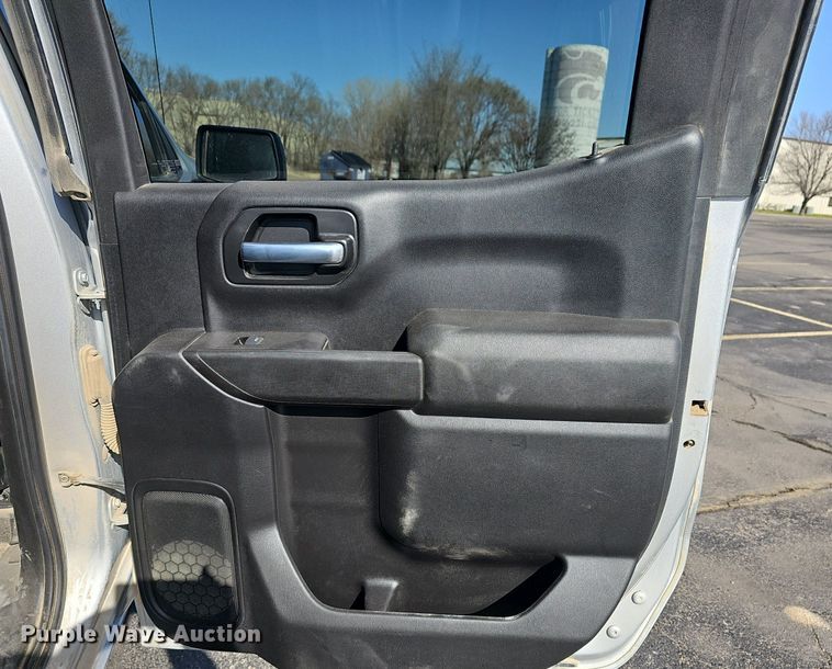 image for item DQ4371 2020 Chevrolet Silverado 1500 Crew Cab pickup truck