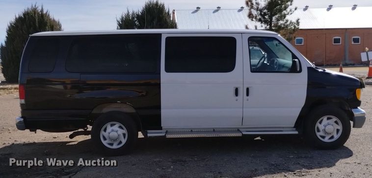 image for item DQ6001 2000 Ford E350 van