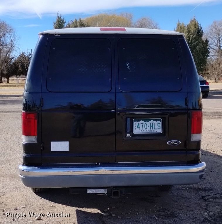image for item DQ6001 2000 Ford E350 van