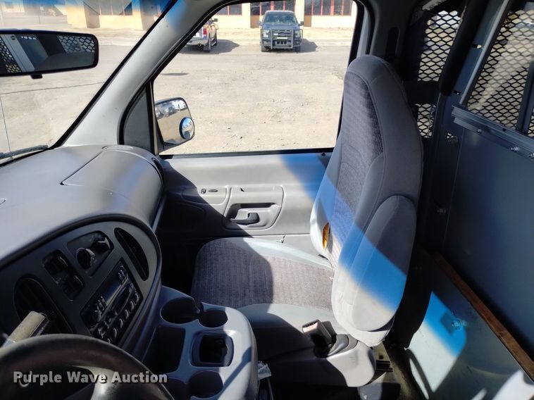 image for item DQ6001 2000 Ford E350 van