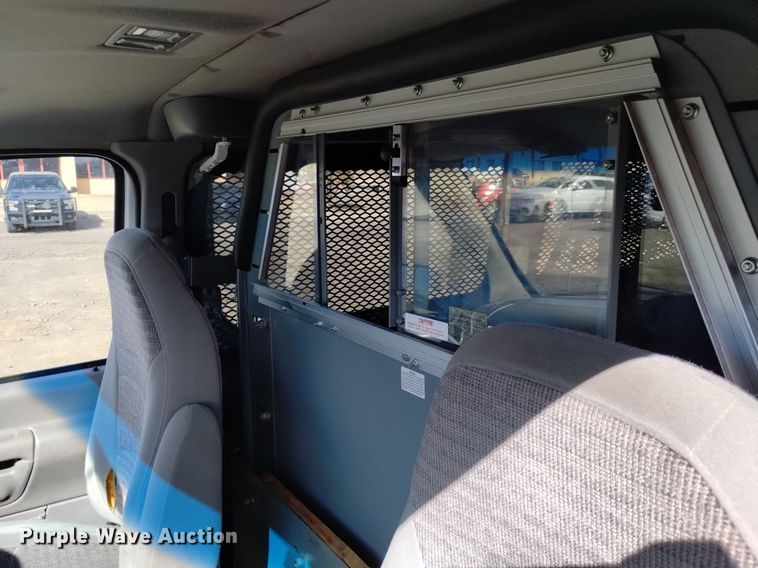 image for item DQ6001 2000 Ford E350 van