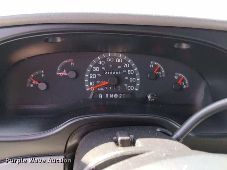 image for item DQ6001 2000 Ford E350 van