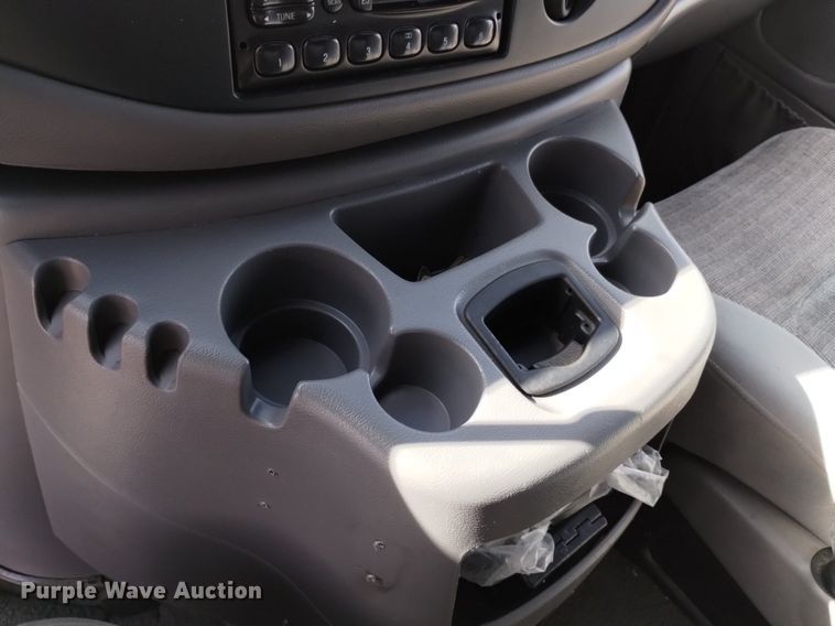 image for item DQ6001 2000 Ford E350 van