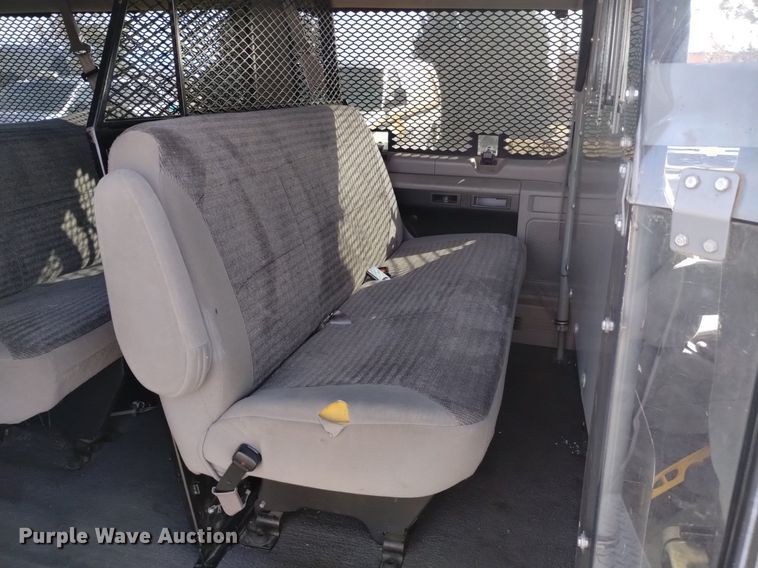 image for item DQ6001 2000 Ford E350 van