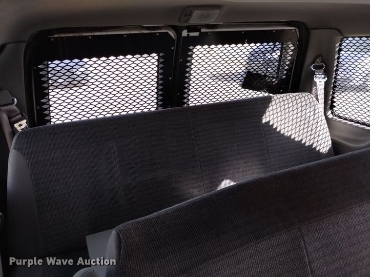 image for item DQ6001 2000 Ford E350 van
