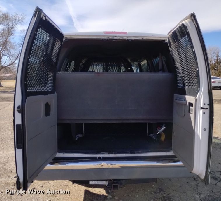 image for item DQ6001 2000 Ford E350 van