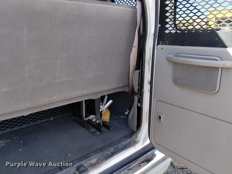 image for item DQ6001 2000 Ford E350 van