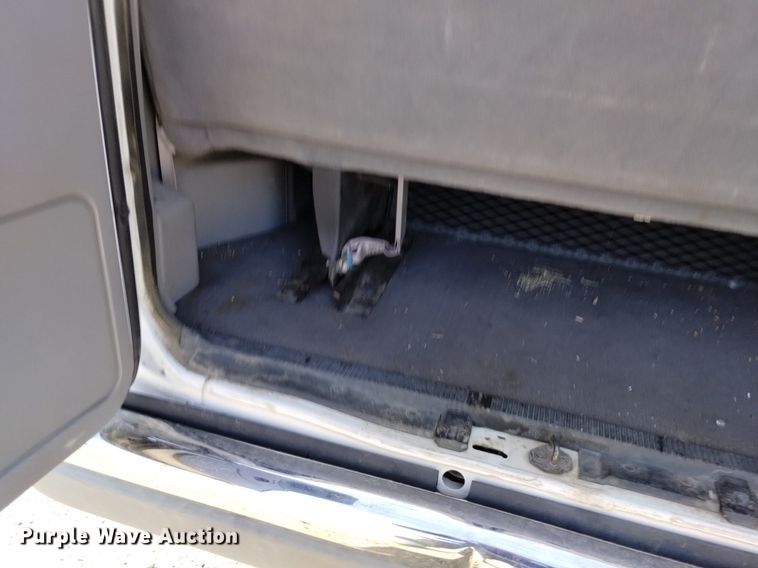 image for item DQ6001 2000 Ford E350 van