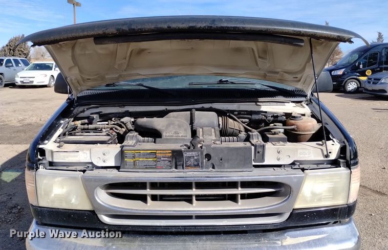 image for item DQ6001 2000 Ford E350 van