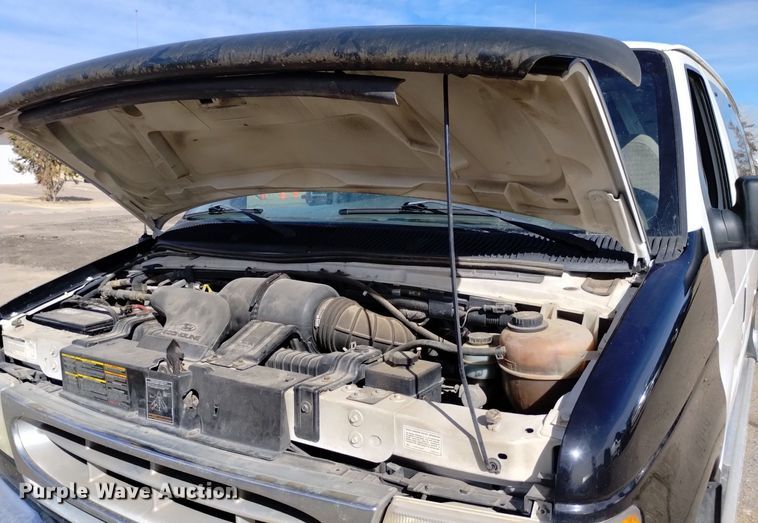 image for item DQ6001 2000 Ford E350 van