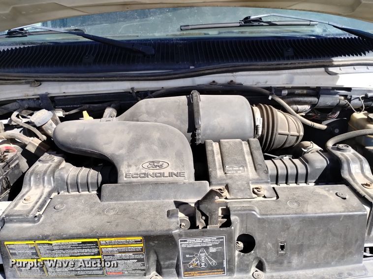 image for item DQ6001 2000 Ford E350 van