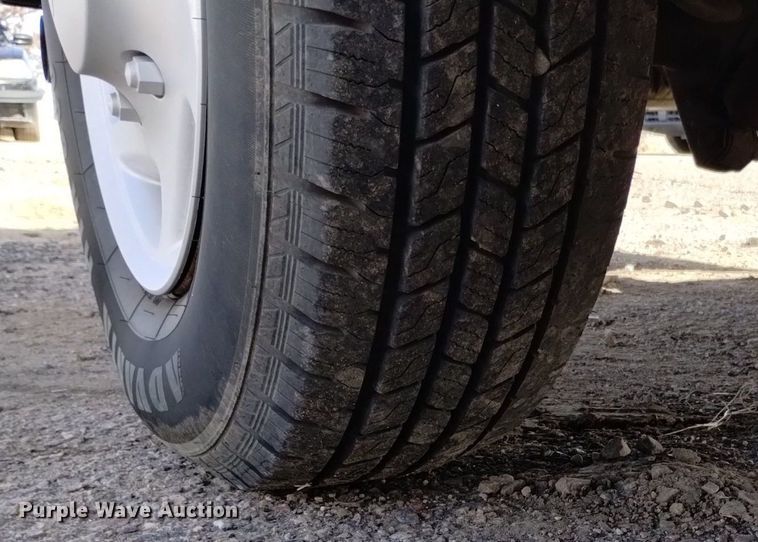 image for item DQ6001 2000 Ford E350 van