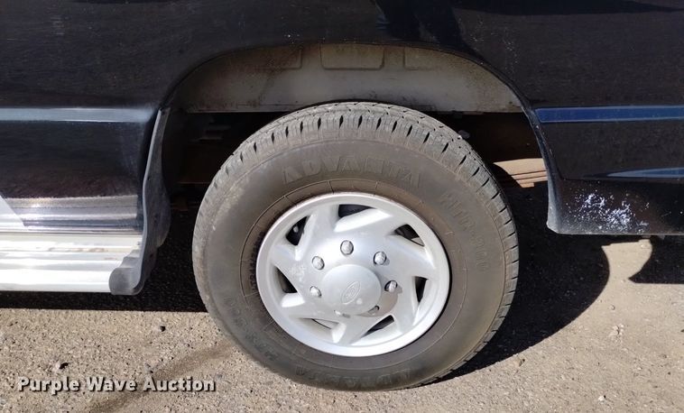 image for item DQ6001 2000 Ford E350 van