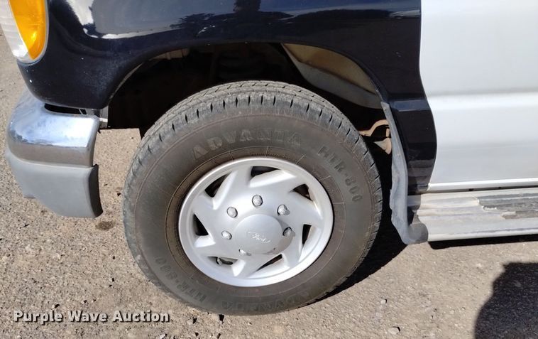 image for item DQ6001 2000 Ford E350 van