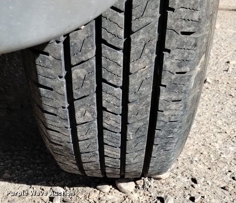 image for item DQ6001 2000 Ford E350 van