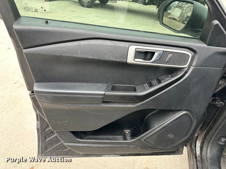 image for item DQ6377 2020 Ford Explorer Police Interceptor  SUV