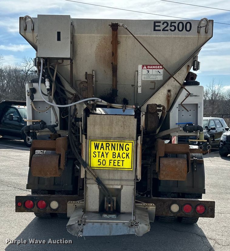 image for item DQ6380 2009 International 7300 dump truck