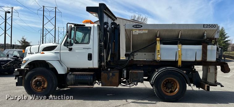 image for item DQ6380 2009 International 7300 dump truck