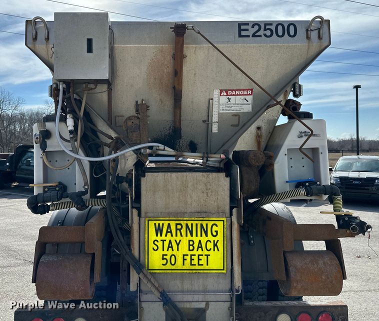 image for item DQ6380 2009 International 7300 dump truck