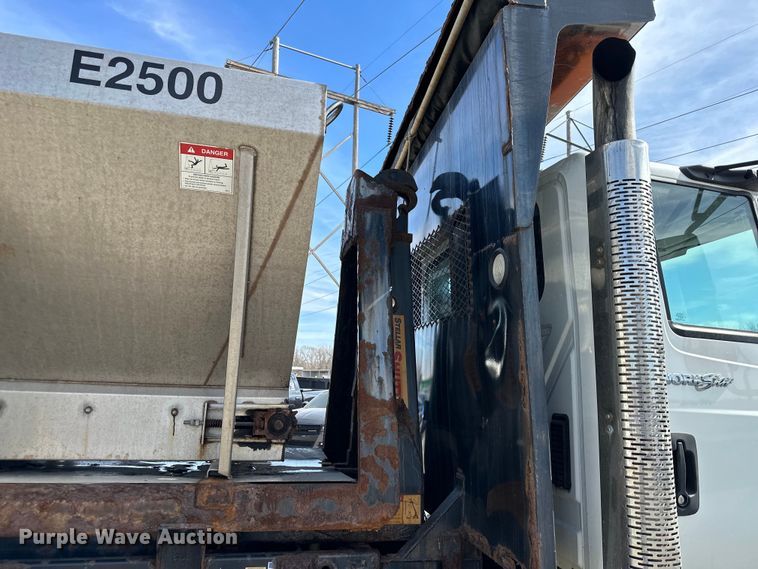 image for item DQ6380 2009 International 7300 dump truck