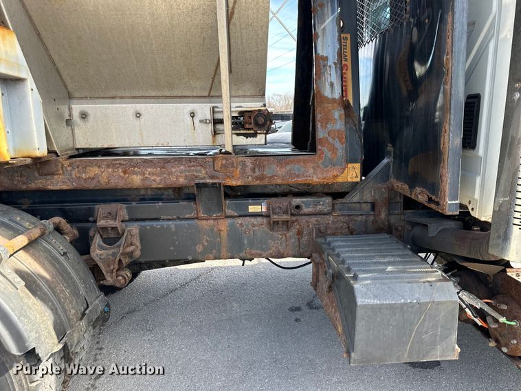 image for item DQ6380 2009 International 7300 dump truck