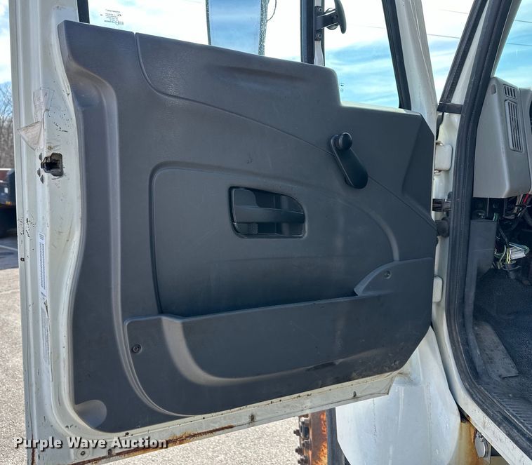 image for item DQ6380 2009 International 7300 dump truck