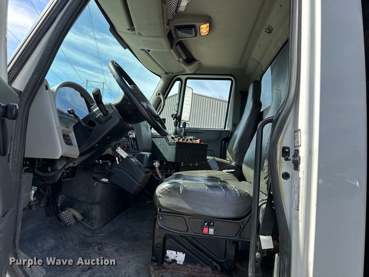 image for item DQ6380 2009 International 7300 dump truck