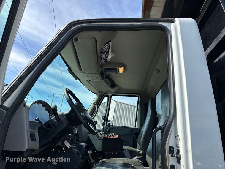 image for item DQ6380 2009 International 7300 dump truck