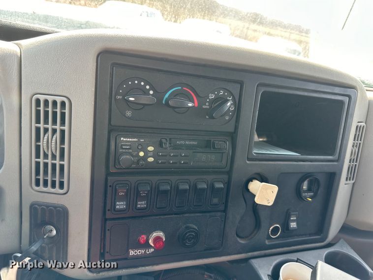 image for item DQ6380 2009 International 7300 dump truck