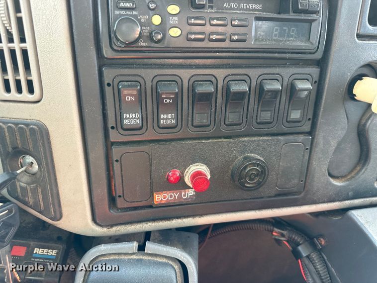 image for item DQ6380 2009 International 7300 dump truck