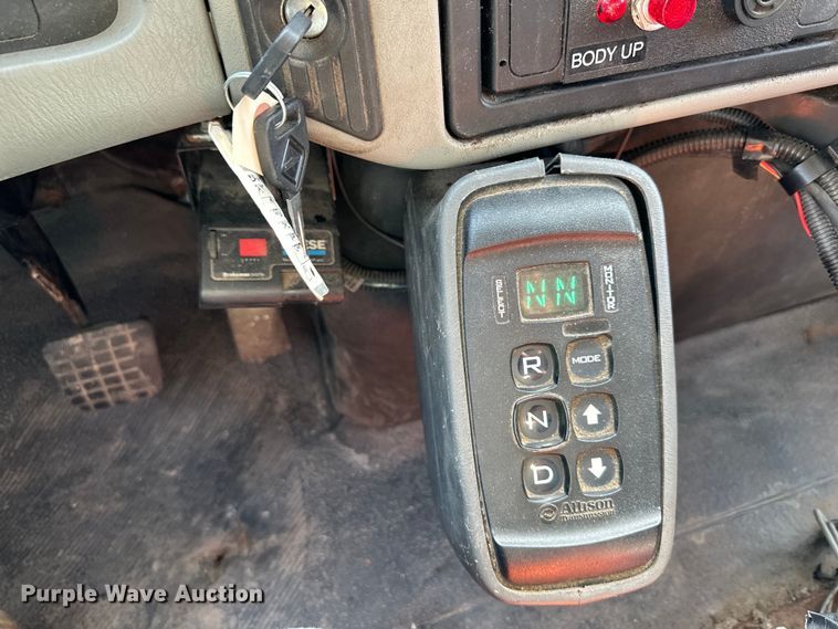 image for item DQ6380 2009 International 7300 dump truck