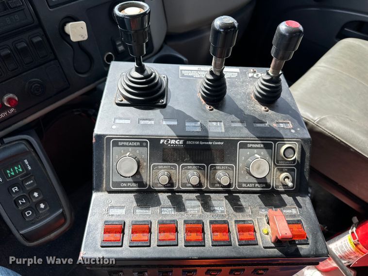 image for item DQ6380 2009 International 7300 dump truck