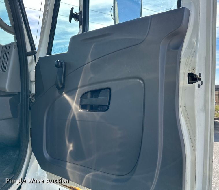 image for item DQ6380 2009 International 7300 dump truck