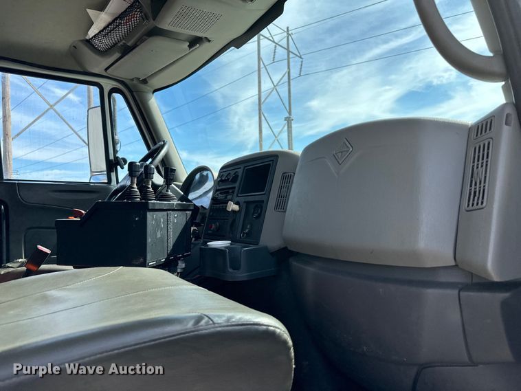 image for item DQ6380 2009 International 7300 dump truck