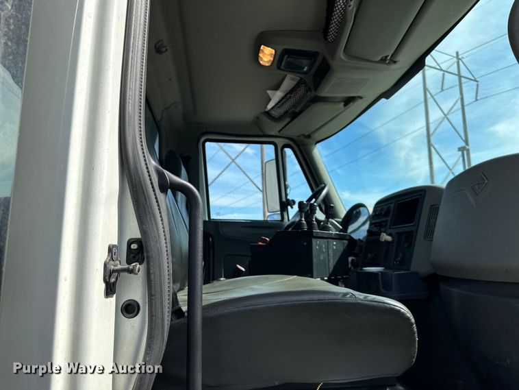 image for item DQ6380 2009 International 7300 dump truck