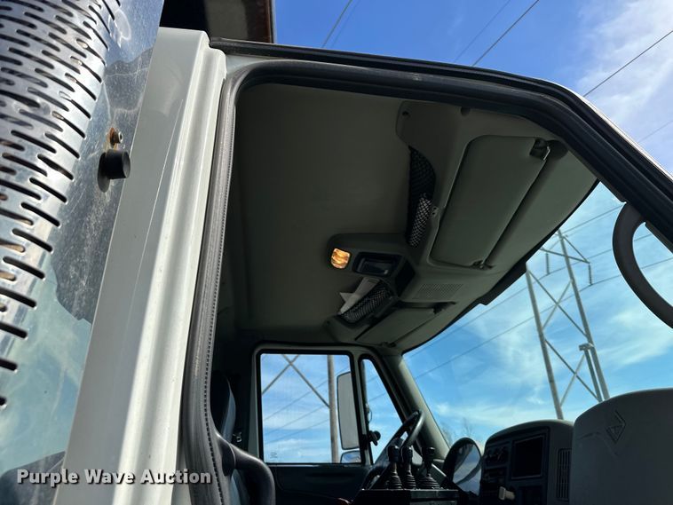 image for item DQ6380 2009 International 7300 dump truck