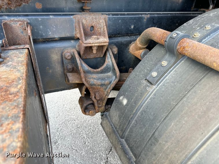 image for item DQ6380 2009 International 7300 dump truck