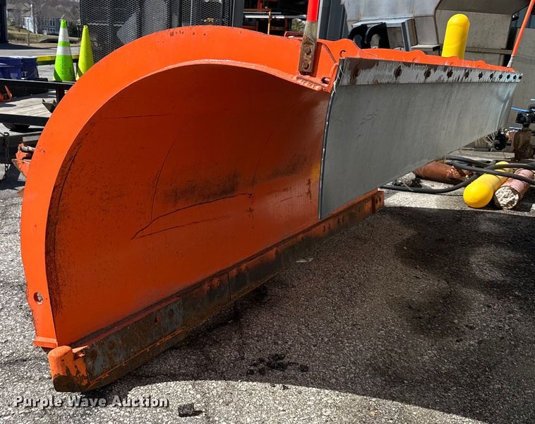 image for item DQ6380 2009 International 7300 dump truck