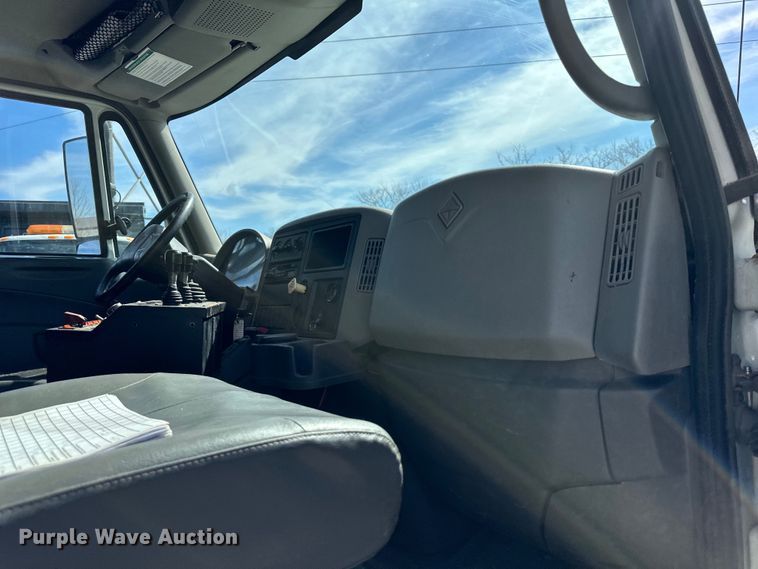 image for item DQ6391 2009 International  WorkStar 7300 dump truck