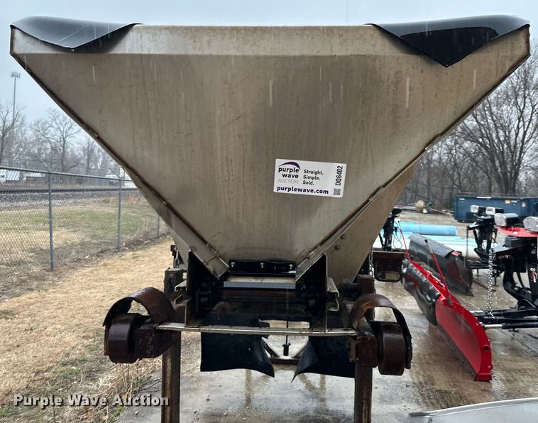 image for item DQ6402 Henderson  salt spreader 