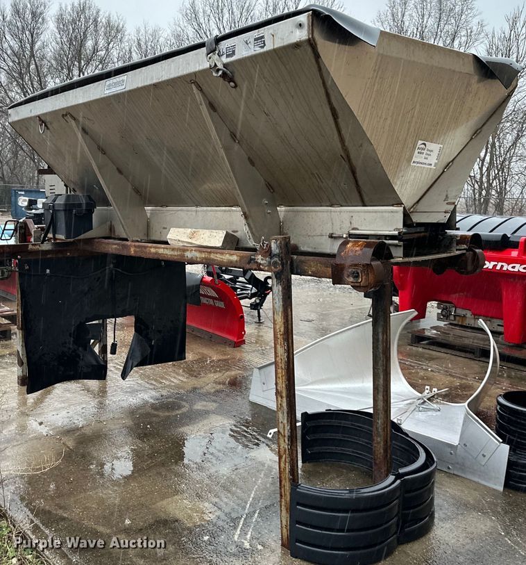 image for item DQ6402 Henderson  salt spreader 