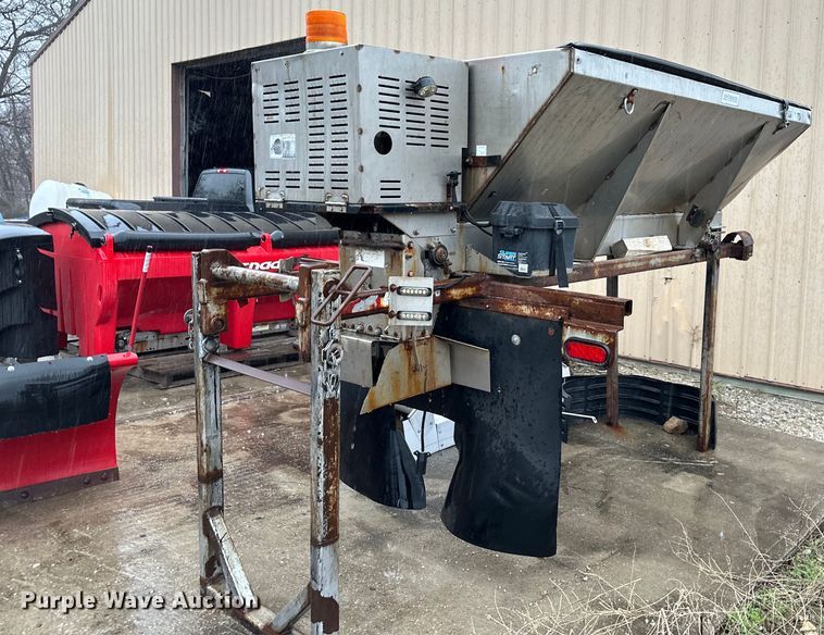 image for item DQ6402 Henderson  salt spreader 