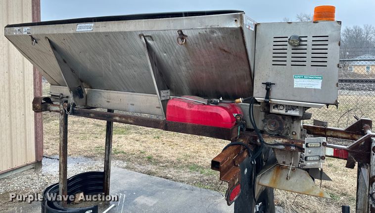 image for item DQ6402 Henderson  salt spreader 