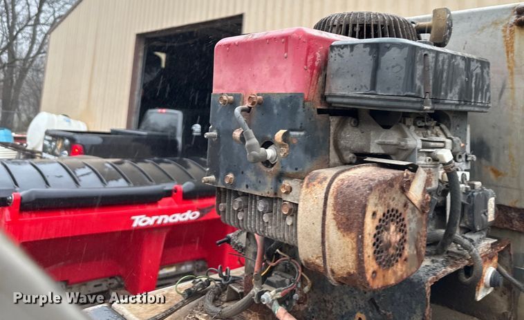 image for item DQ6402 Henderson  salt spreader 