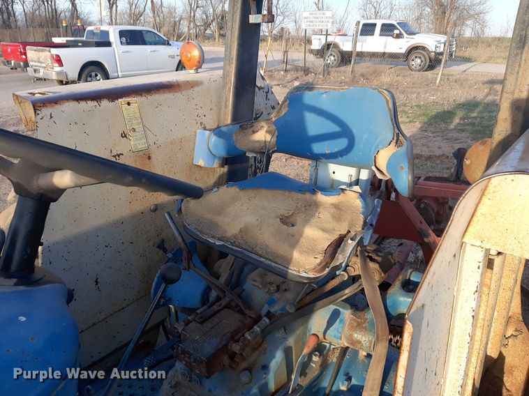 image for item DV9893 Ford  5900 tractor