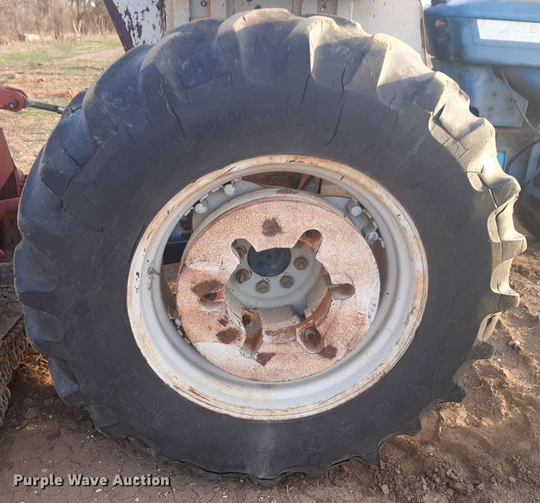 image for item DV9893 Ford  5900 tractor