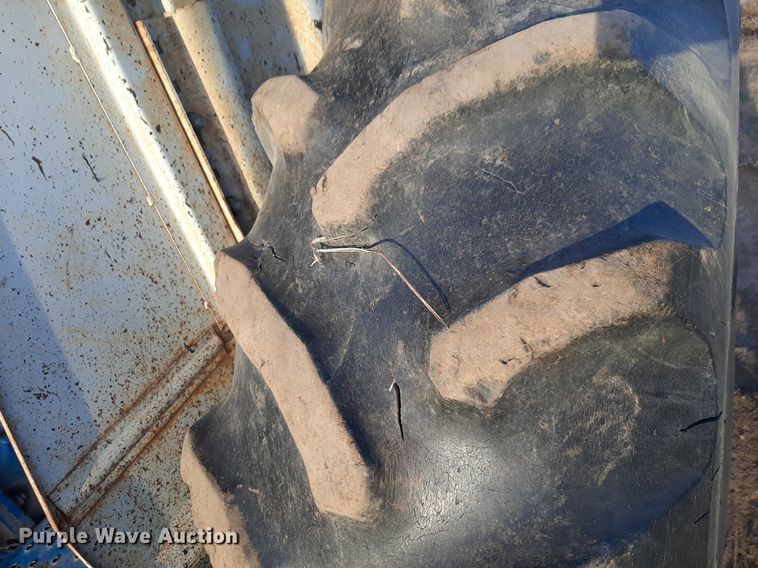 image for item DV9893 Ford  5900 tractor