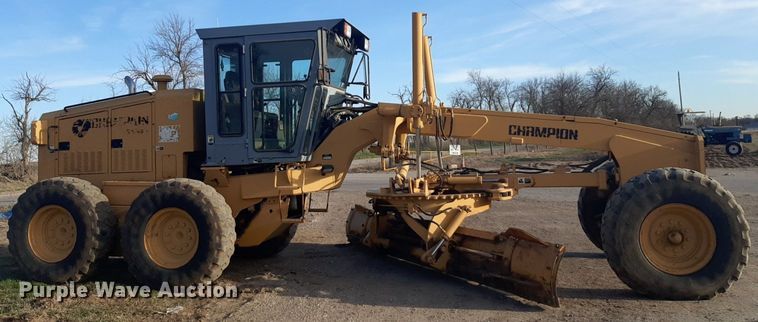 image for item DV9894 1998 Champion 720A motor grader